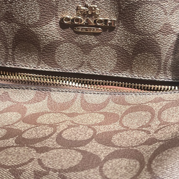 Coach Tan Signature Shoulder Bag and Wallet - Picture 3 of 9